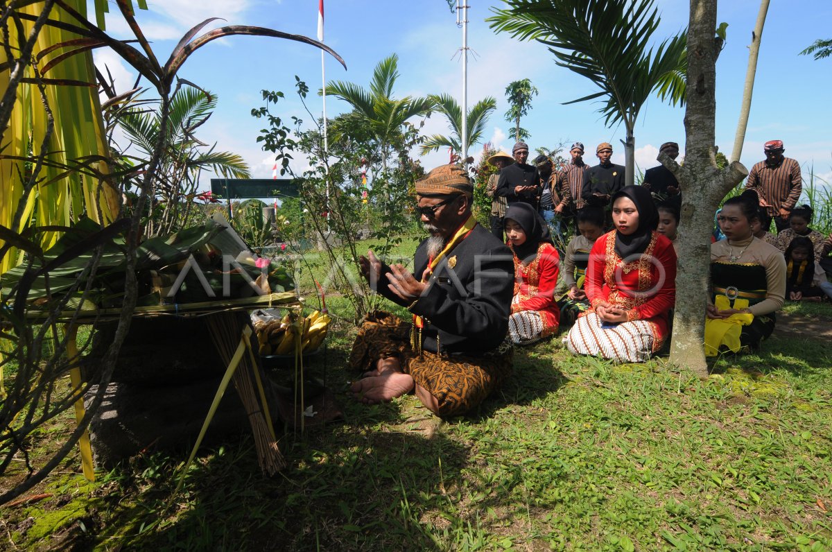 Kirab Kenduri Merti Dusun Di Lereng Merapi Antara Foto