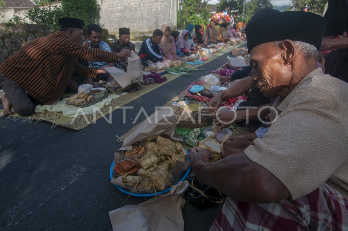 Tradisi Kenduri Syawalan Di Lereng Gunung Merapi Antara Foto