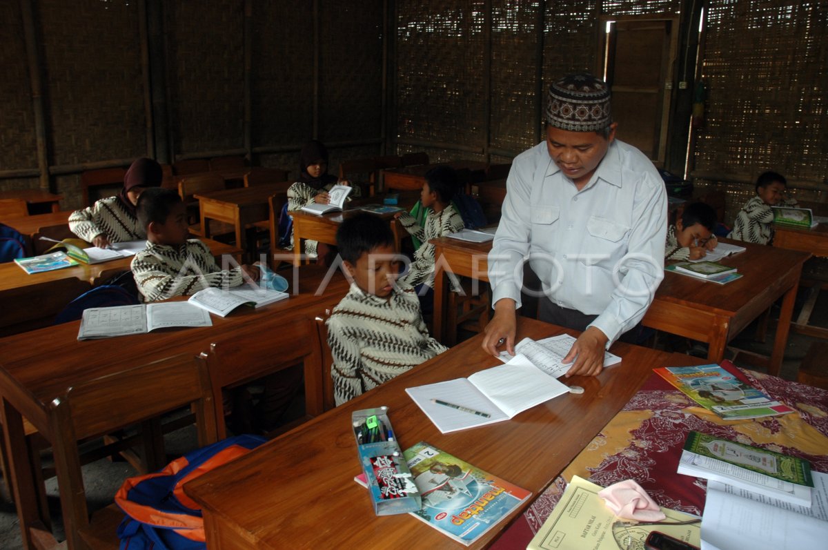 SEKOLAH DARURAT ANTARA Foto