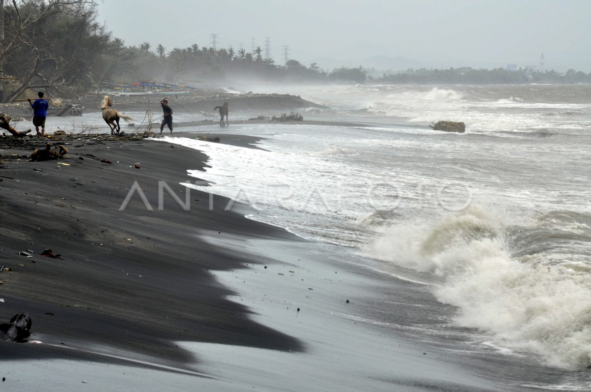 Cuaca Buruk Antara Foto