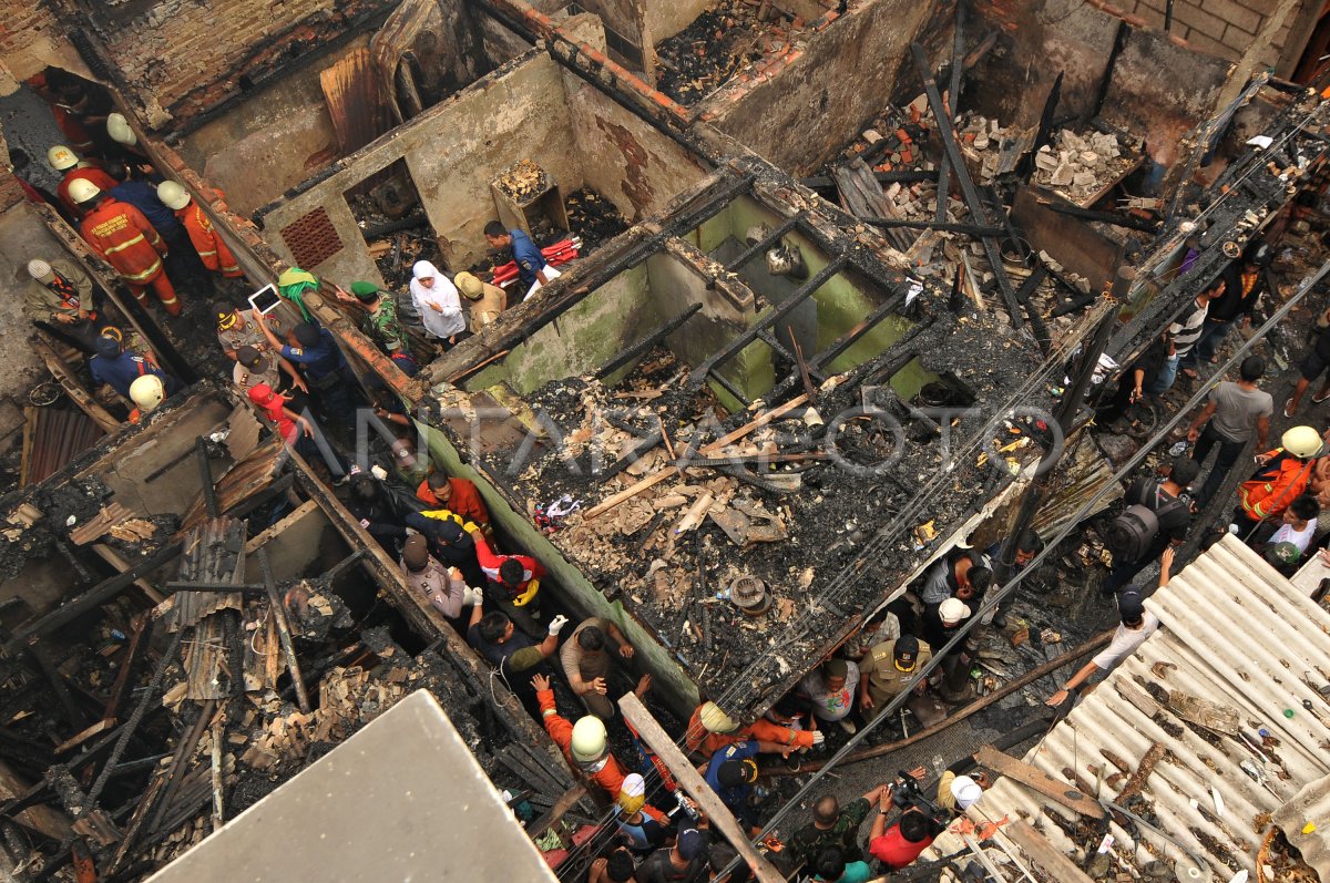 KEBAKARAN TAMBORA ANTARA Foto