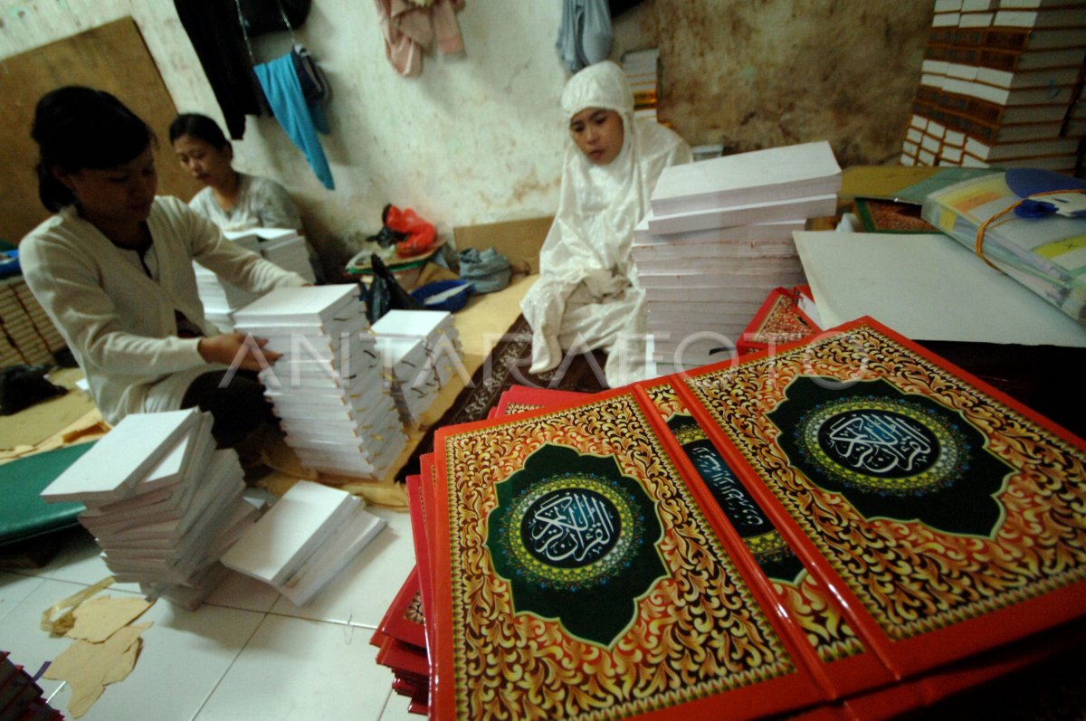 Permintaan Al Quran Meningkat Antara Foto