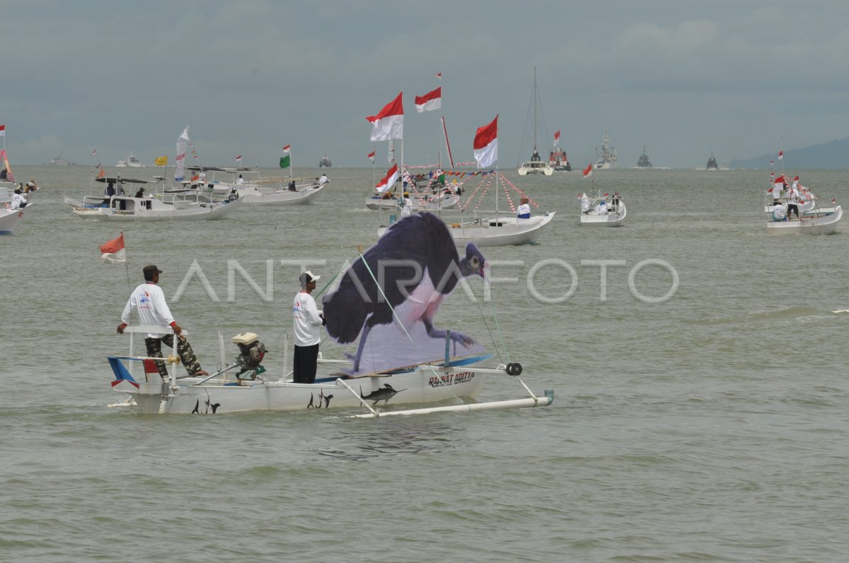 Parade Kapal Nelayan Antara Foto