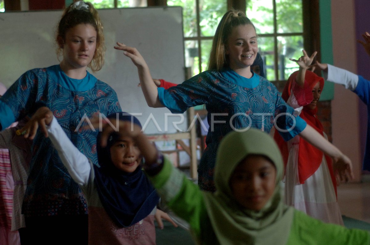 Belajar Budaya Indonesia Antara Foto