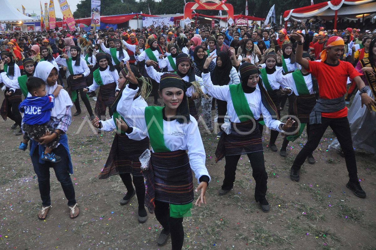 PESTA RAKYAT HUT KE 66 JATENG ANTARA Foto