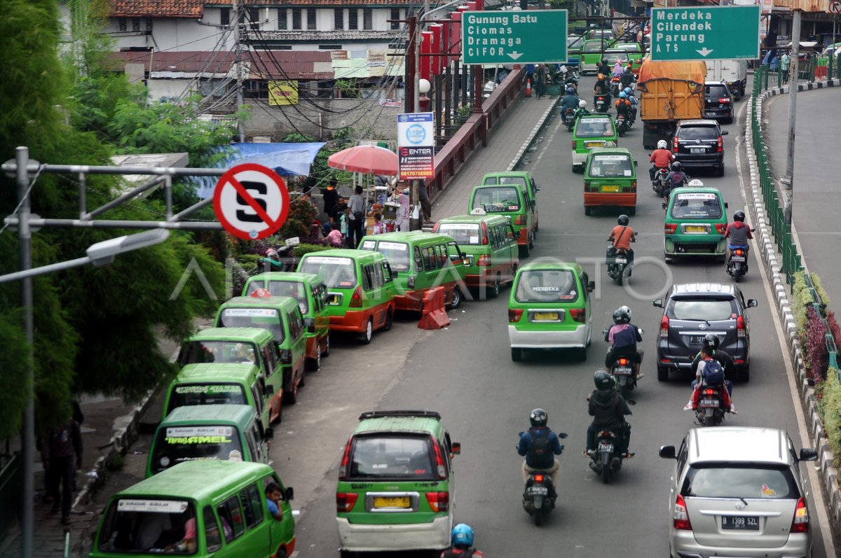 Pelanggaran Rambu Lalu Lintas Antara Foto