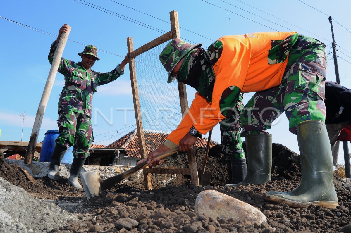 Tni Manunggal Membangun Desa Antara Foto