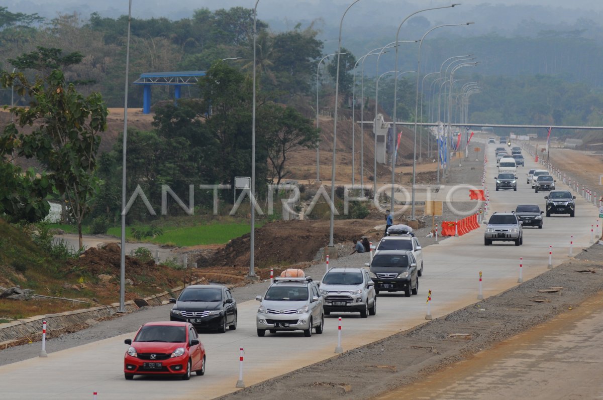 Arus Balik Tol Fungsional Antara Foto