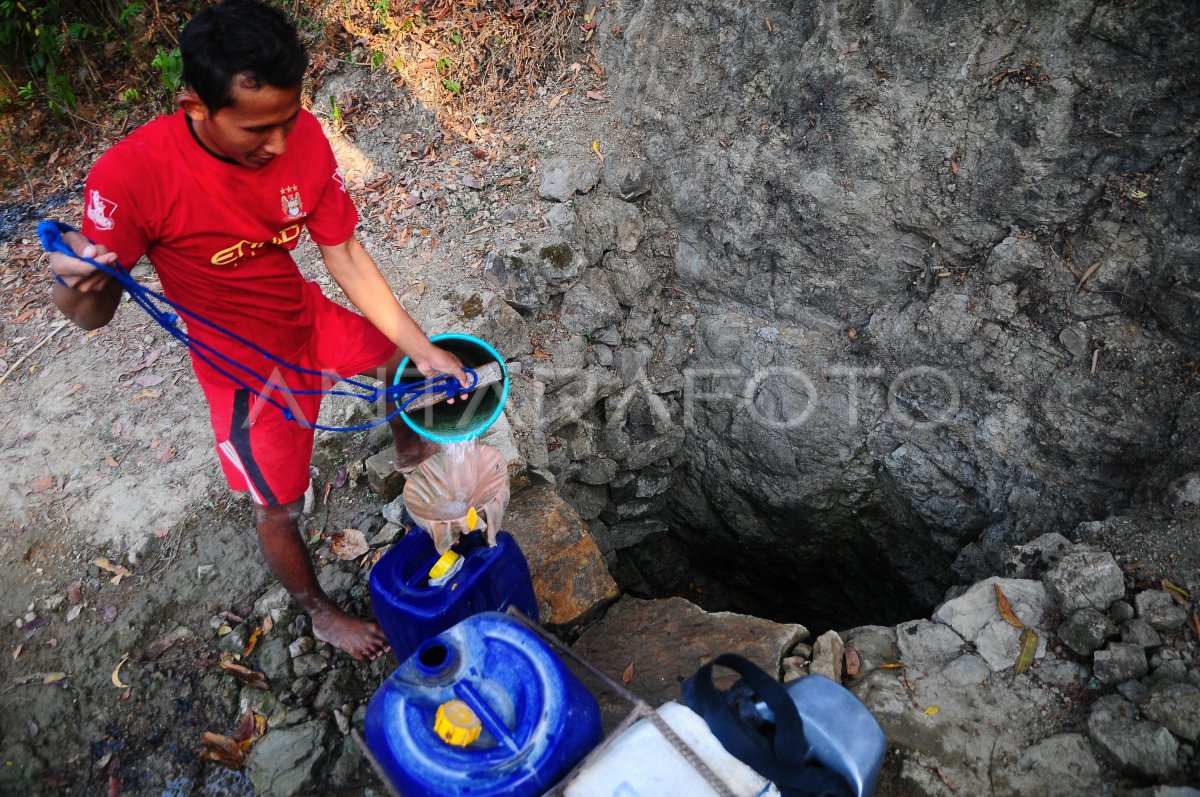 KRISIS AIR BERSIH DI GROBOGAN ANTARA Foto