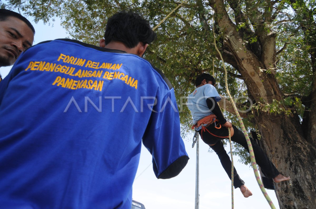 Latihan Penanggulangan Bencana Antara Foto