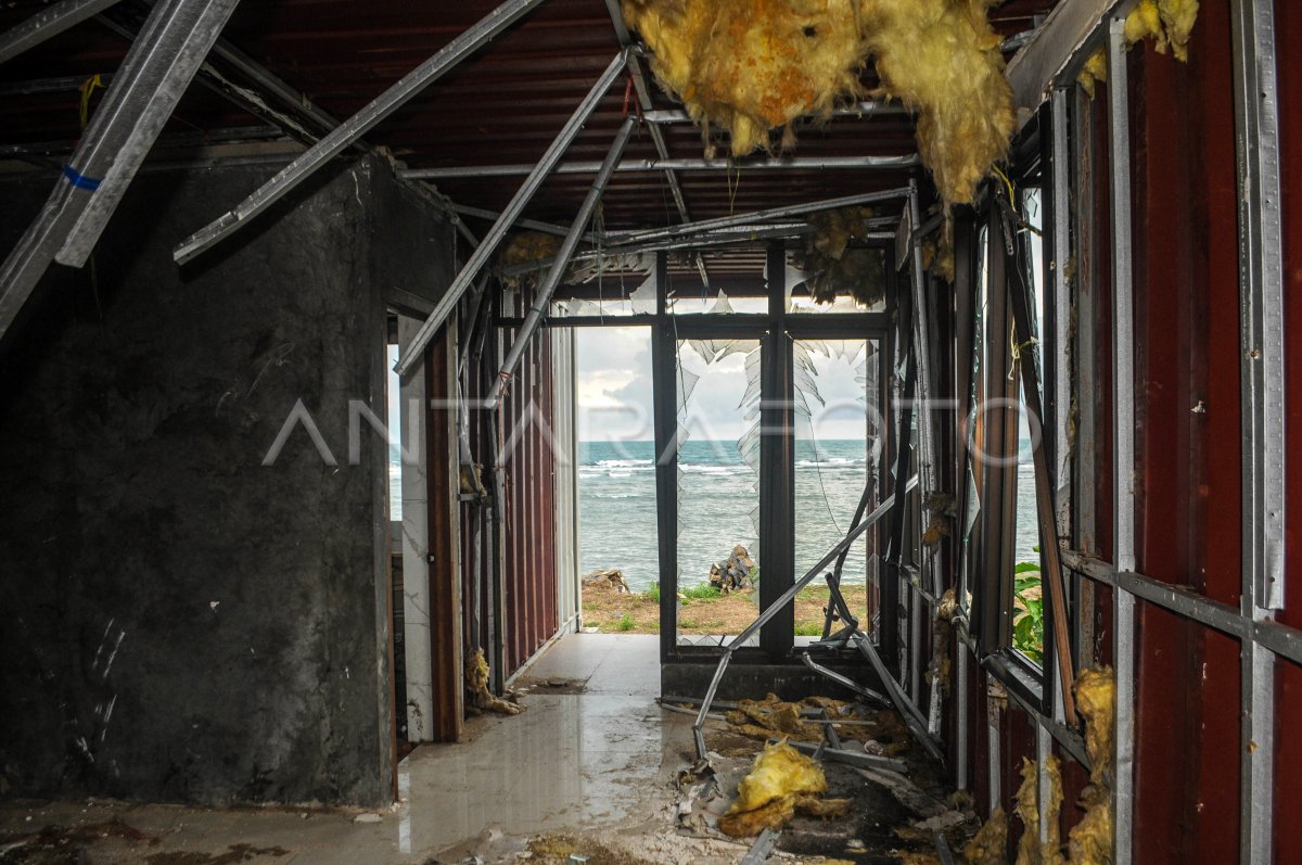 Setahun Tsunami Selat Sunda Antara Foto