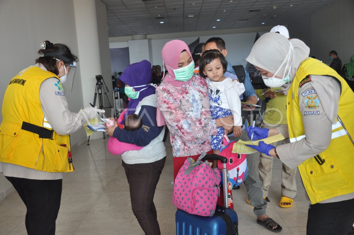 Kedatangan Tki Dari Malaysia Di Bandara Kualanamu Antara Foto