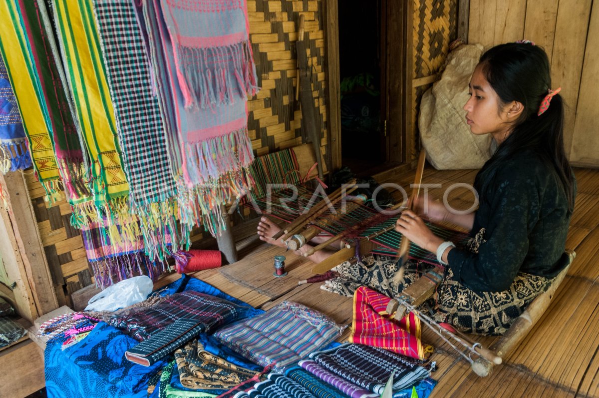 PRODUKSI KAIN TENUN BADUY DI TENGAH PANDEMI COVID 19 ANTARA Foto