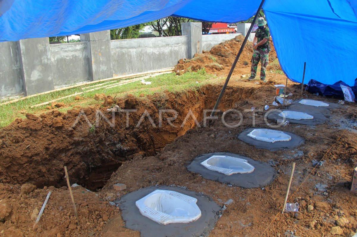 Pembangunan Mck Untuk Pengungsi Korban Gempa Bumi Sulbar Antara Foto