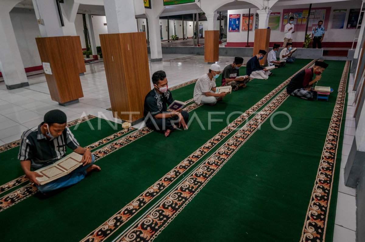 TADARUS AL QURAN DI LAPAS KELAS III RANGKASBITUNG ANTARA Foto