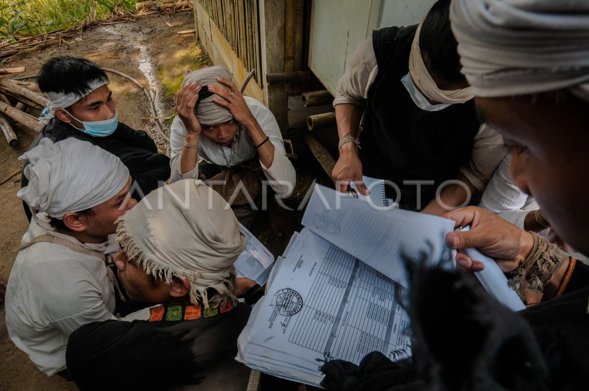 PEREKAMAN KTP ELEKTRONIK WARGA SUKU BADUY ANTARA Foto