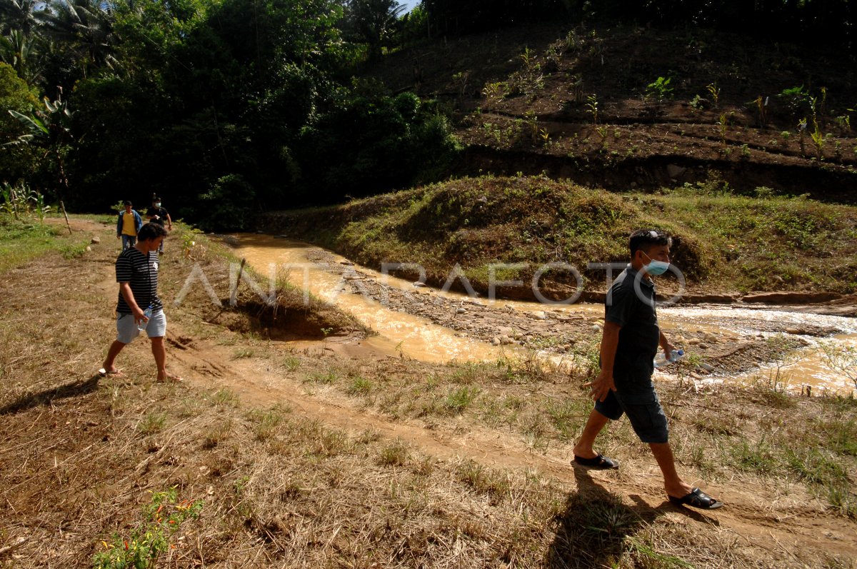 LAHAN PERTANIAN TERDAMPAK LIMBAH TAMBANG EMAS ANTARA Foto