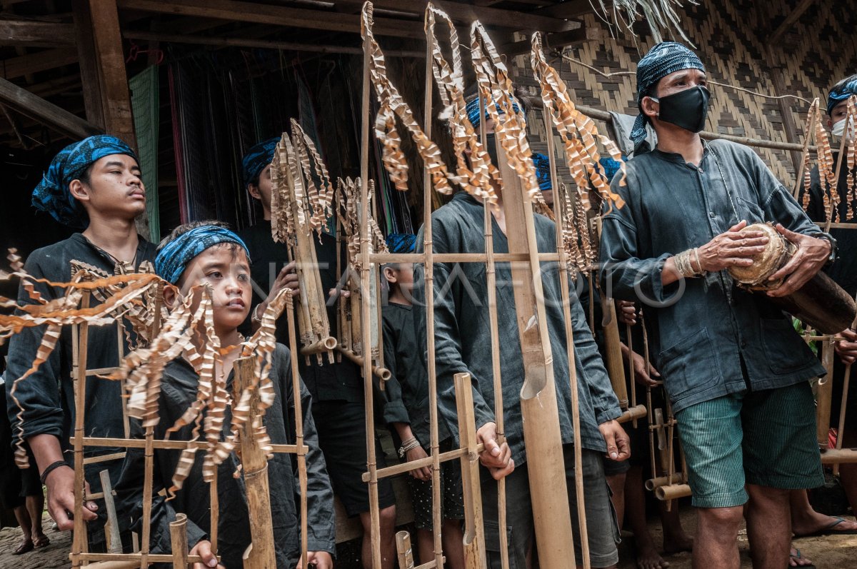 KESENIAN ANGKLUNG BUHUN BADUY ANTARA Foto