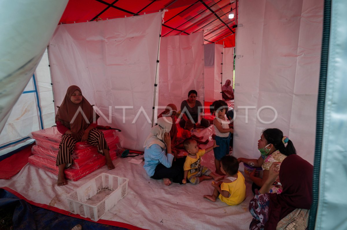 PENGUNGSI KORBAN PERGERAKAN TANAH MULAI TERSERANG PENYAKIT ANTARA Foto