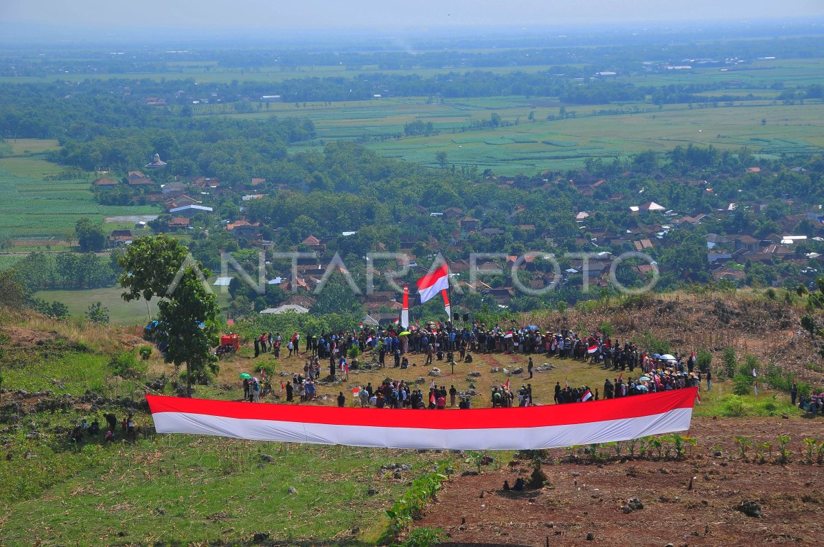 Upacara Bendera Warga Penganut Ajaran Samin Antara Foto