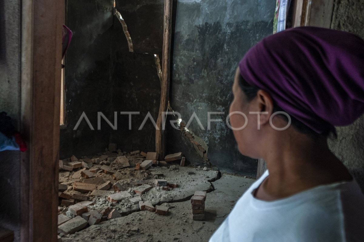 PERGERAKAN TANAH DI LEBAK ANTARA Foto