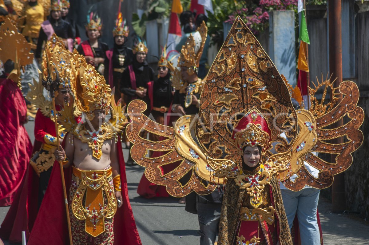 Kirab Budaya Dan Kebangsaan Di Lereng Gunung Merapi ANTARA Foto