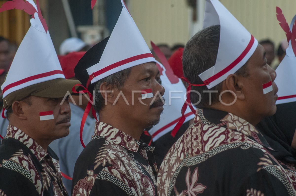 Upacara Hut Ke Ri Di Pasar Raya I Salatiga Antara Foto