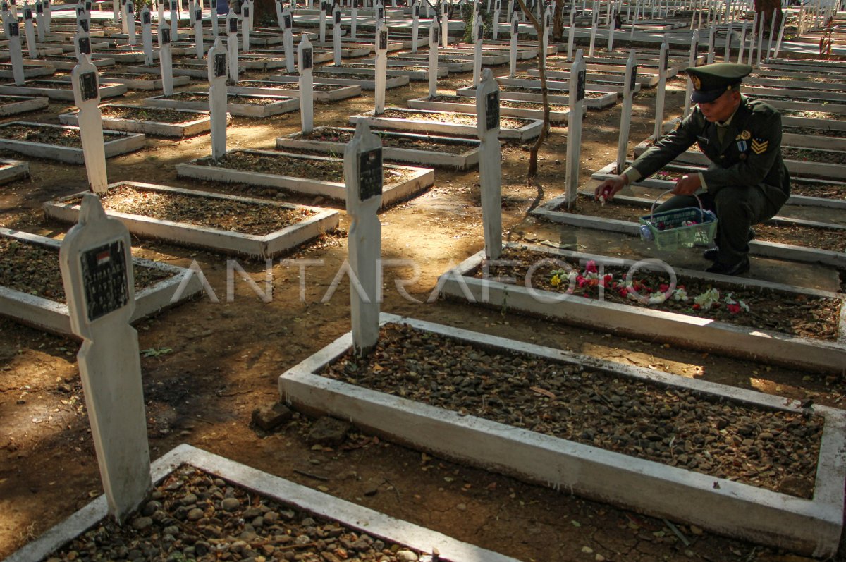 Ziarah Makam Pahlawan Memperingati Hut Ke Tni Antara Foto