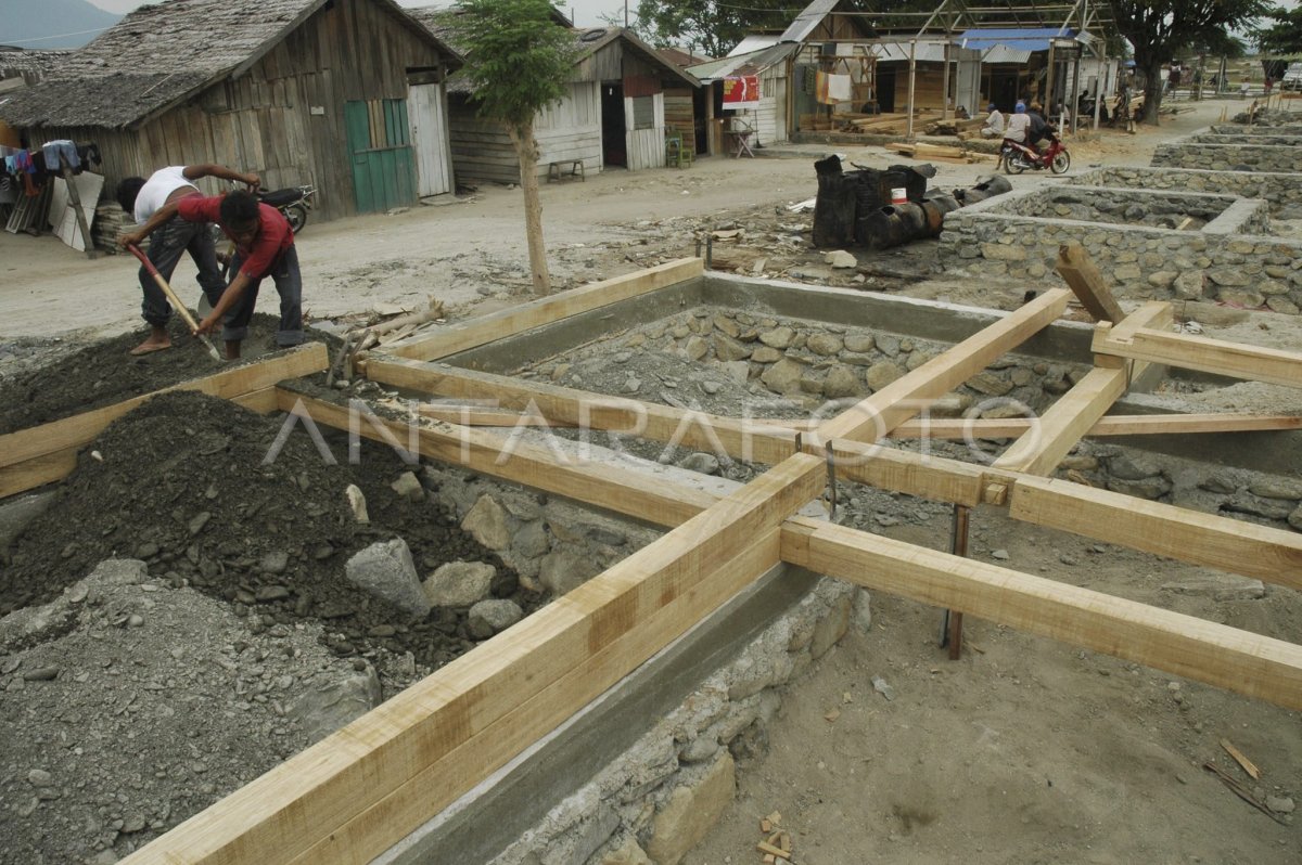 Protes Pembangunan Rusun Antara Foto