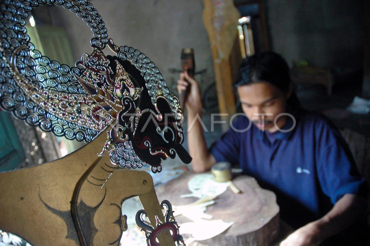 KERAJINAN WAYANG KULIT ANTARA Foto