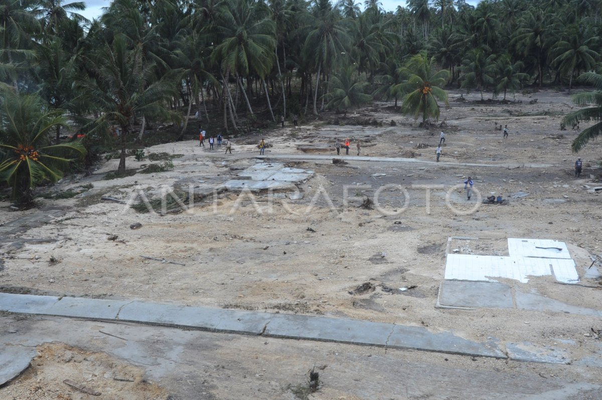 Tsunami Mentawai Antara Foto