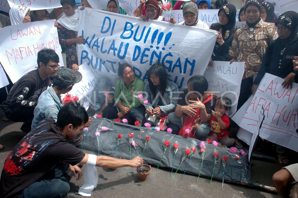 Tuntut Keadilan Antara Foto