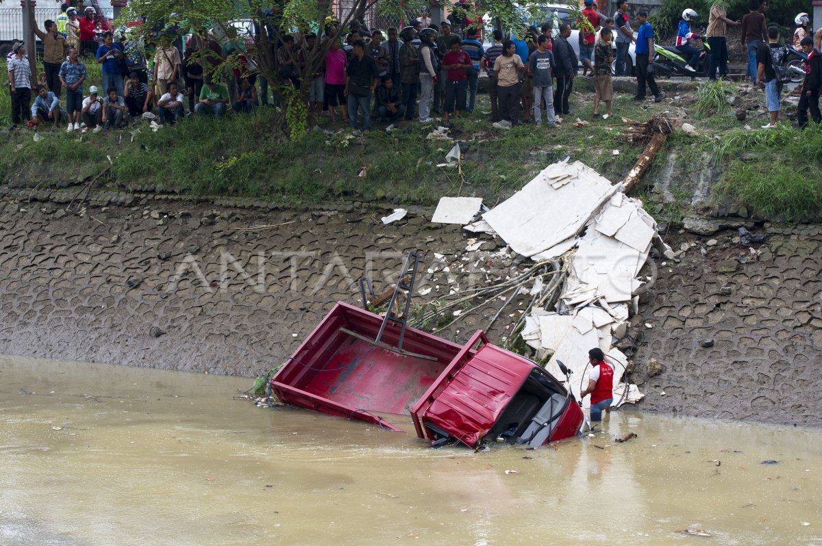 Kecelakaan Lalu Lintas Antara Foto