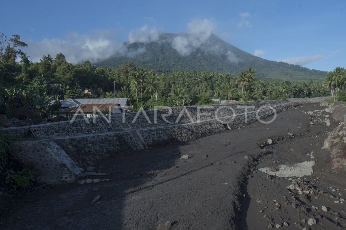 SIAGA GUNUNG GAMALAMA ANTARA Foto