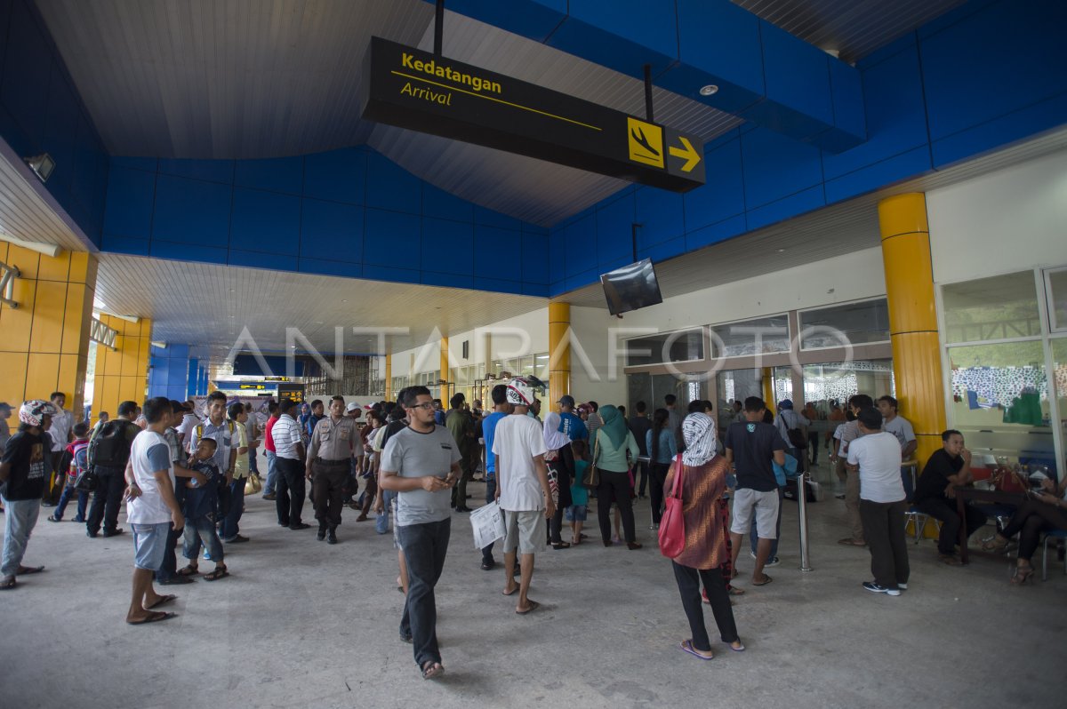 Bandara Babullah Dibuka Kembali Antara Foto