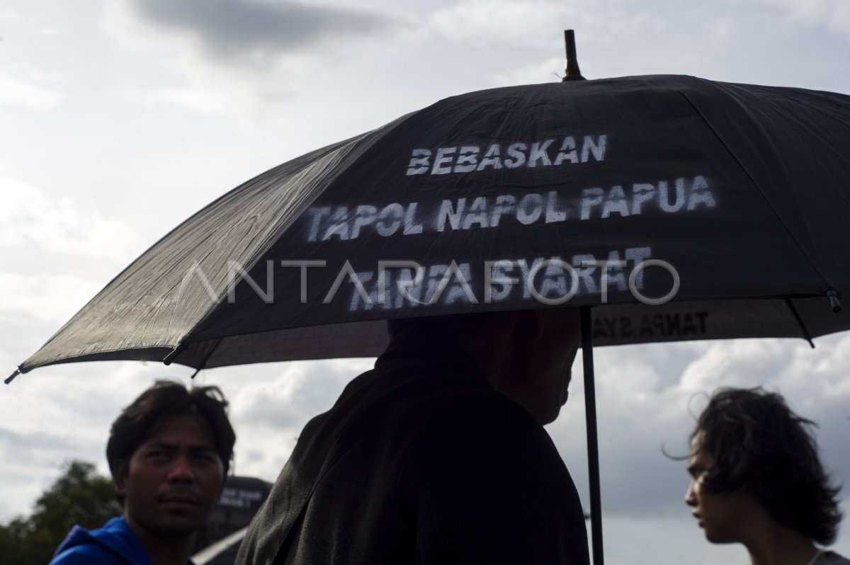 Kamisan Pertama Di Tahun Antara Foto