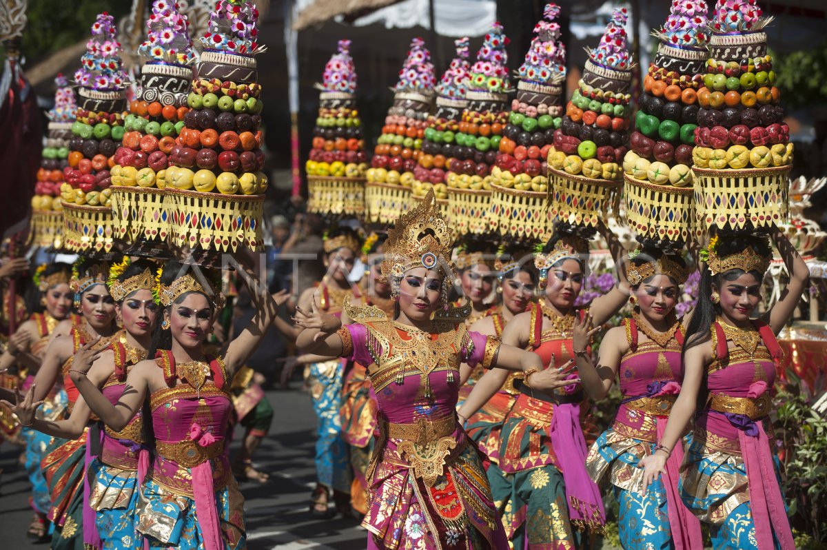 PARADE PESTA KESENIAN BALI ANTARA Foto