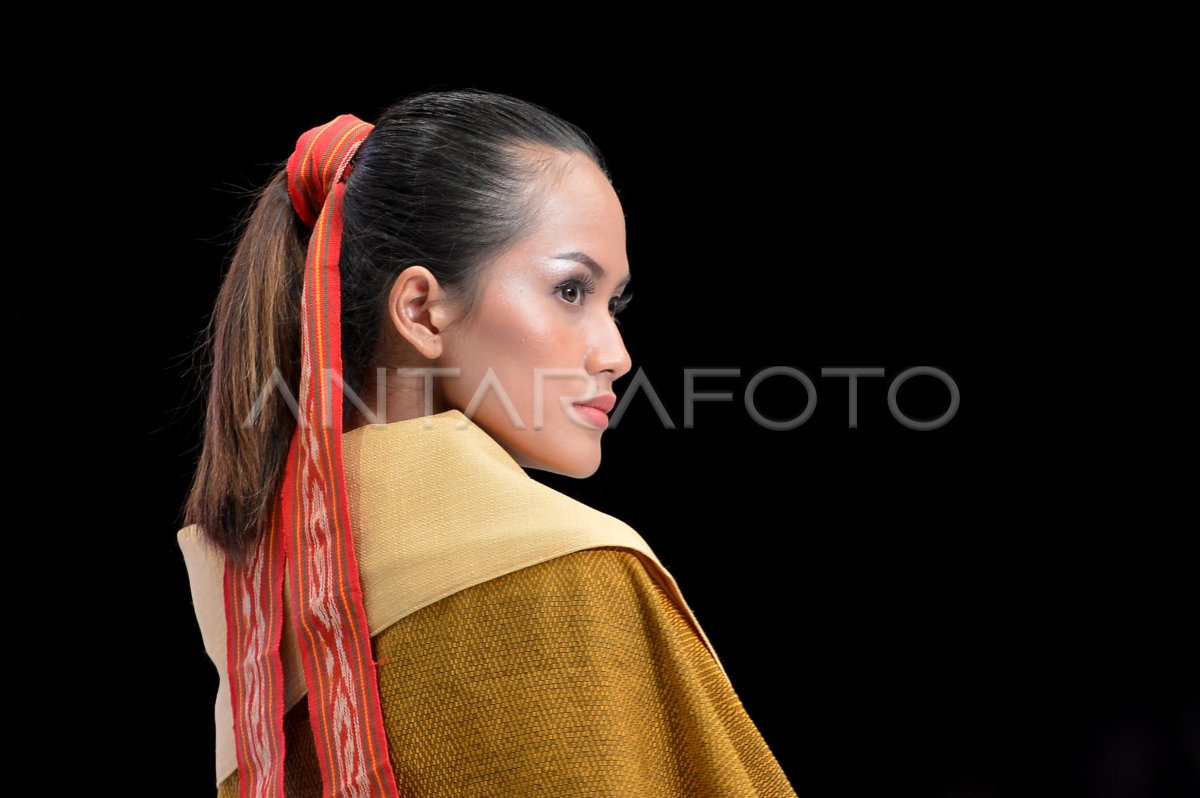 INDONESIA FASHION WEEK ANTARA Foto