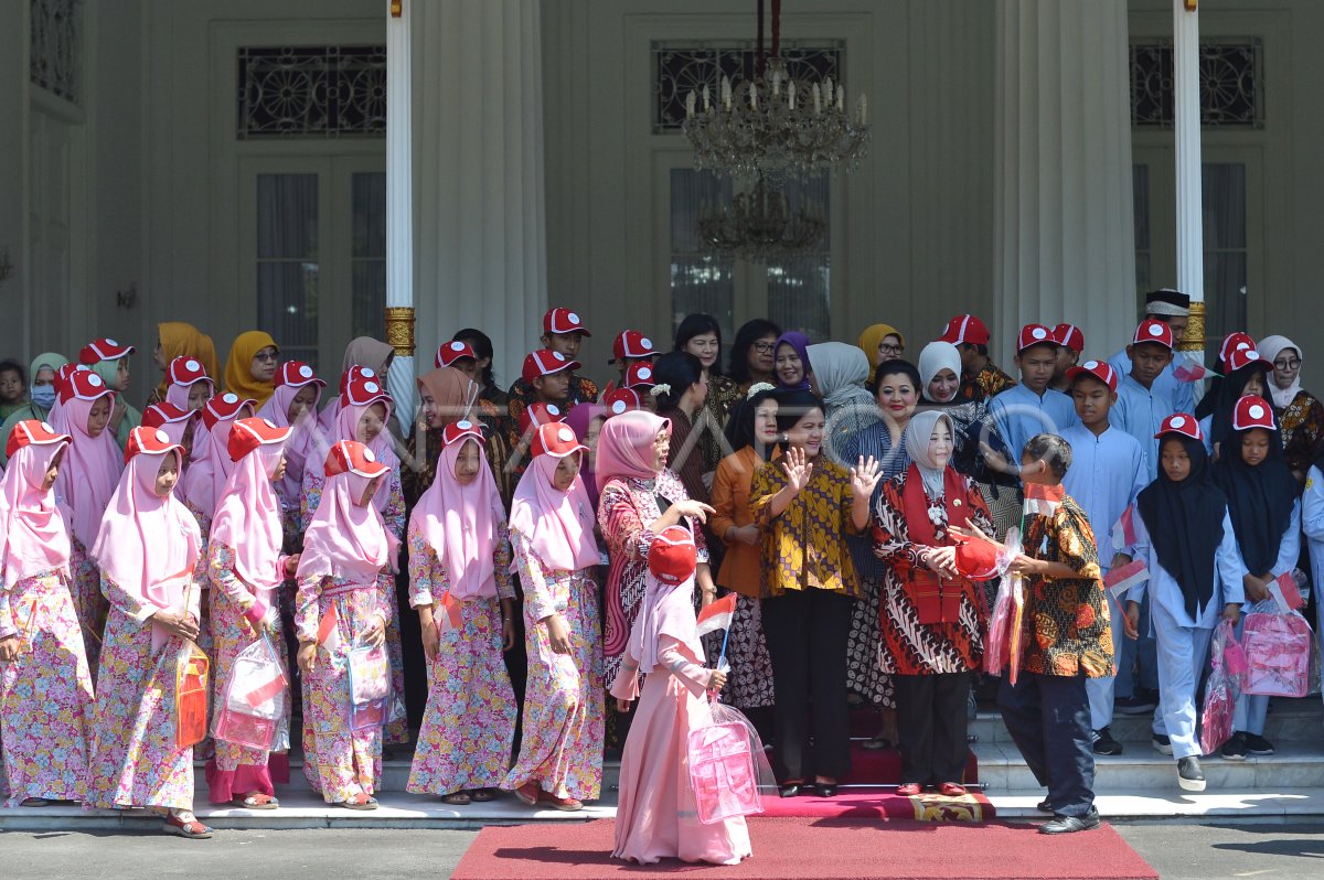 BERGEMBIRA BERSAMA IBU NEGARA ANTARA Foto