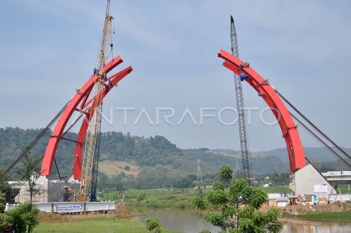 PEMBANGUNAN JEMBATAN KALI KUTO DIKEBUT ANTARA Foto