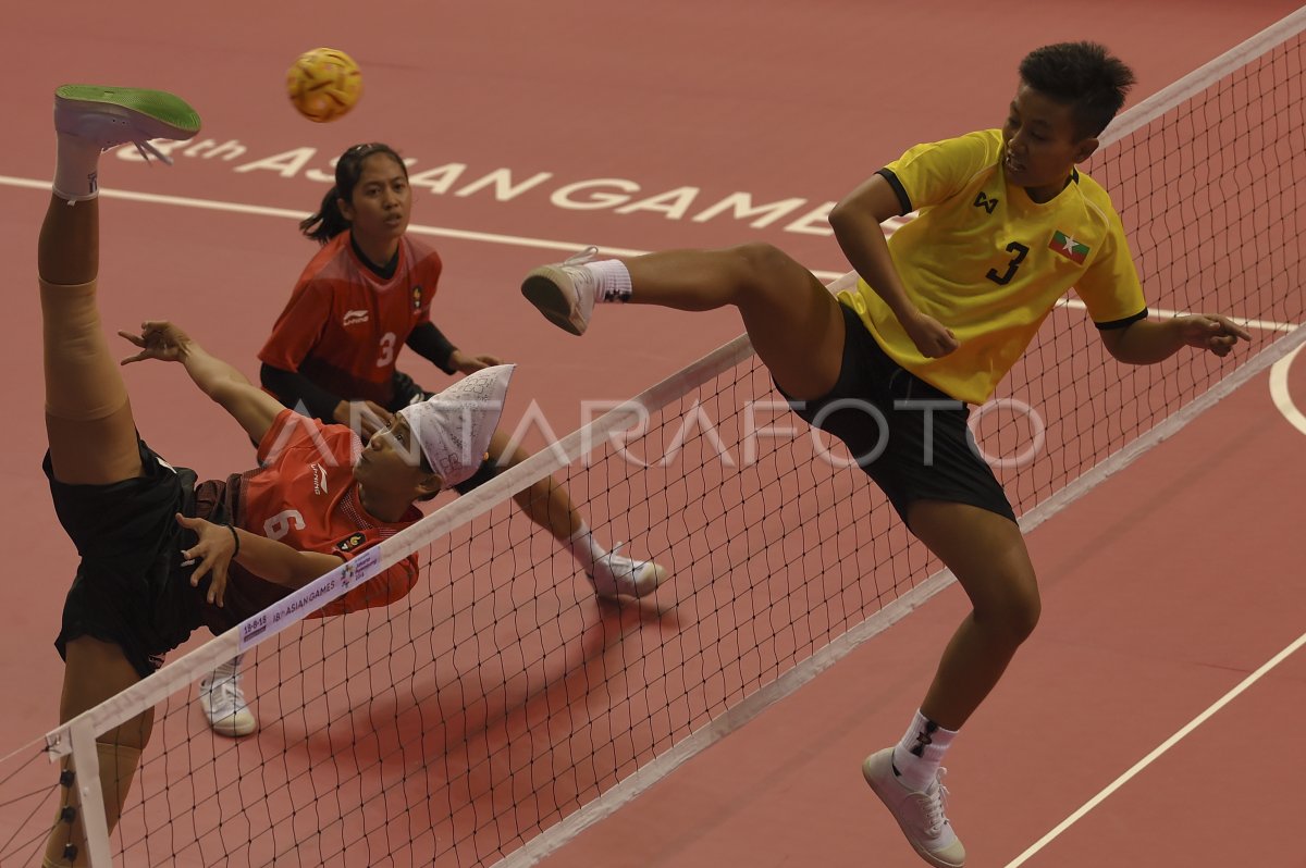 SEPAK TAKRAW PUTRI INDONESIA VS MYANMAR ANTARA Foto