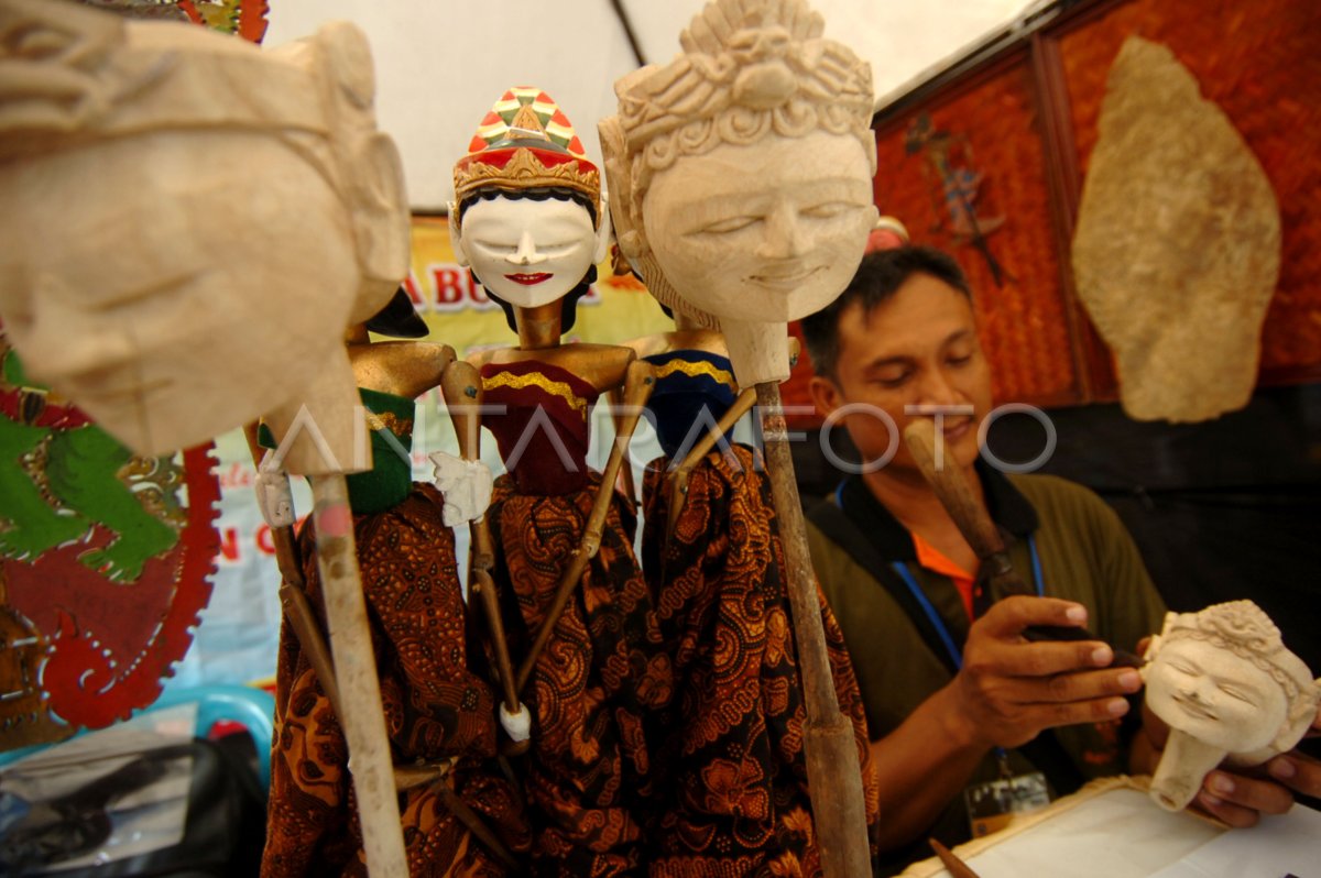 PERAJIN WAYANG GOLEK ANTARA Foto