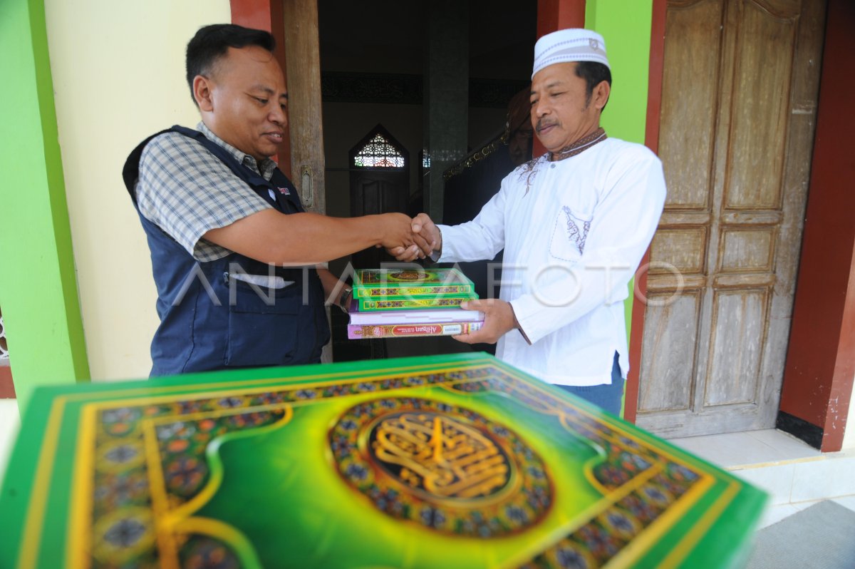 Bantuan Alquran Untuk Masjid Dan Mushalla Antara Foto