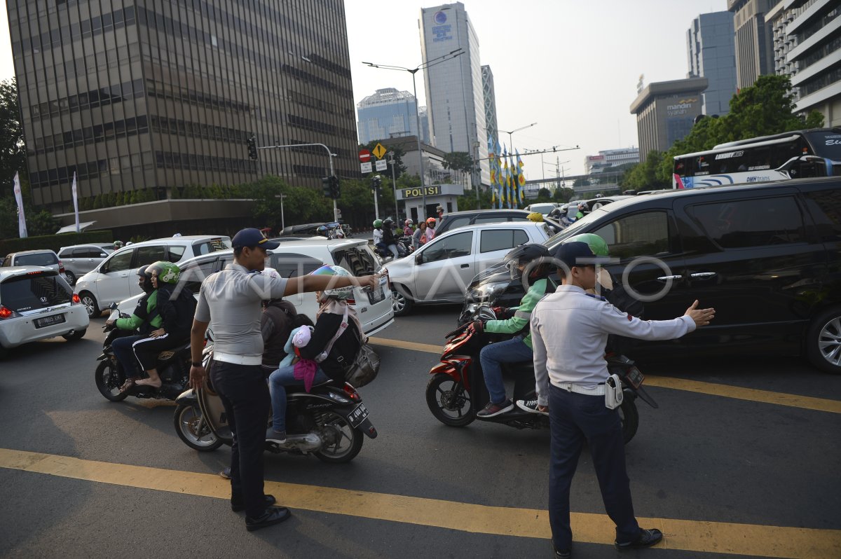 Rekayasa Lalu Lintas Puncak Acara Hut Dki Jakarta Antara Foto