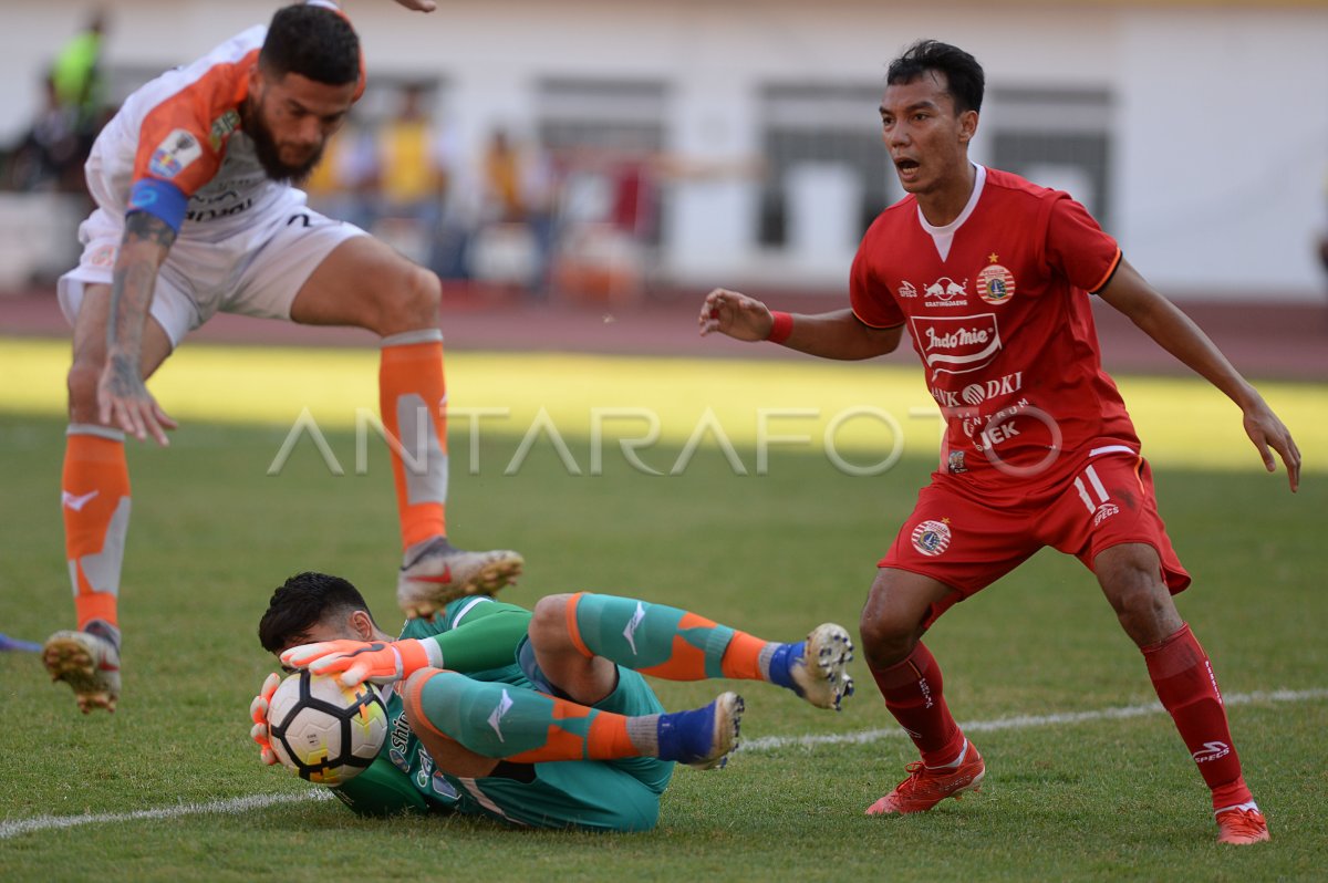 Persija Jakarta Vs Borneo Fc Antara Foto