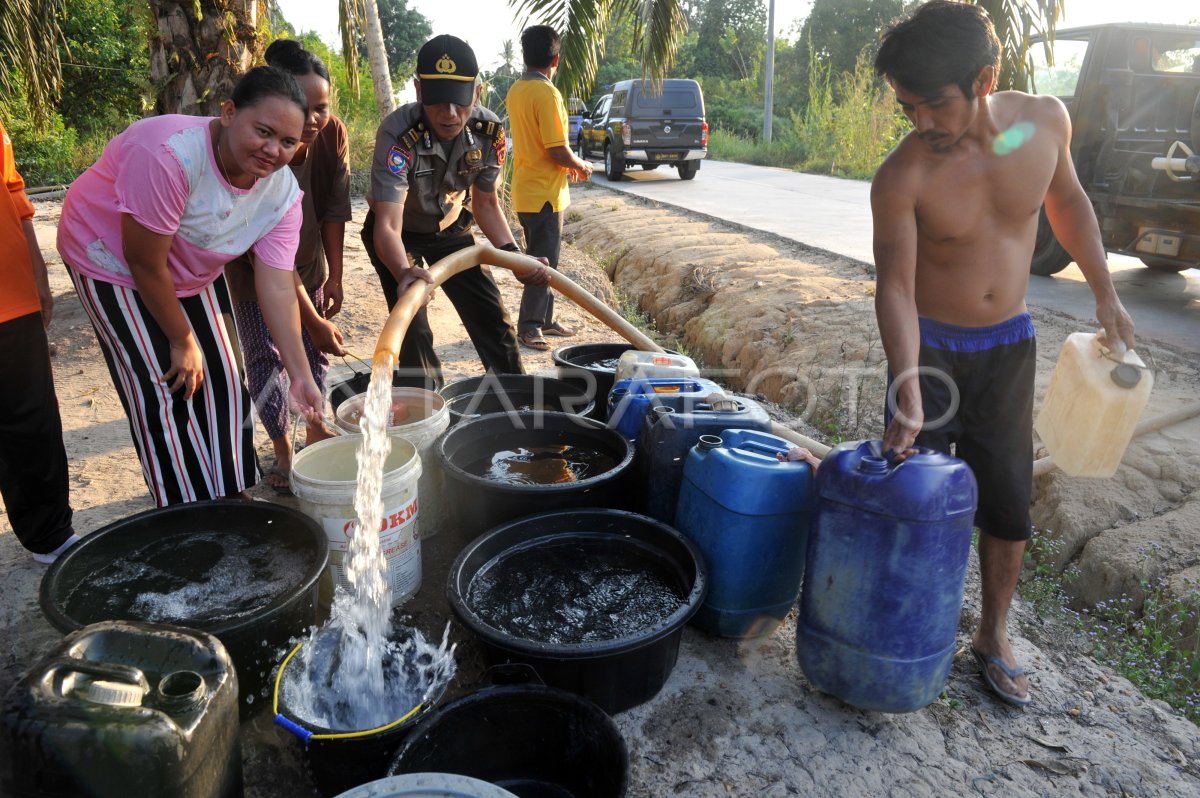 BANTUAN AIR BERSIH ANTARA Foto