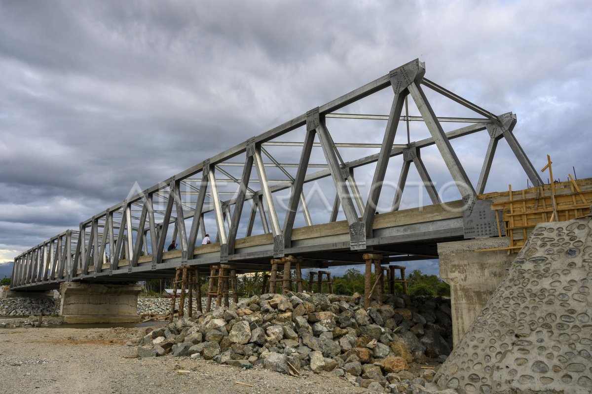 PERCEPATAN PEMBANGUNAN INFRASTRUKTUR JEMBATAN ANTARA Foto