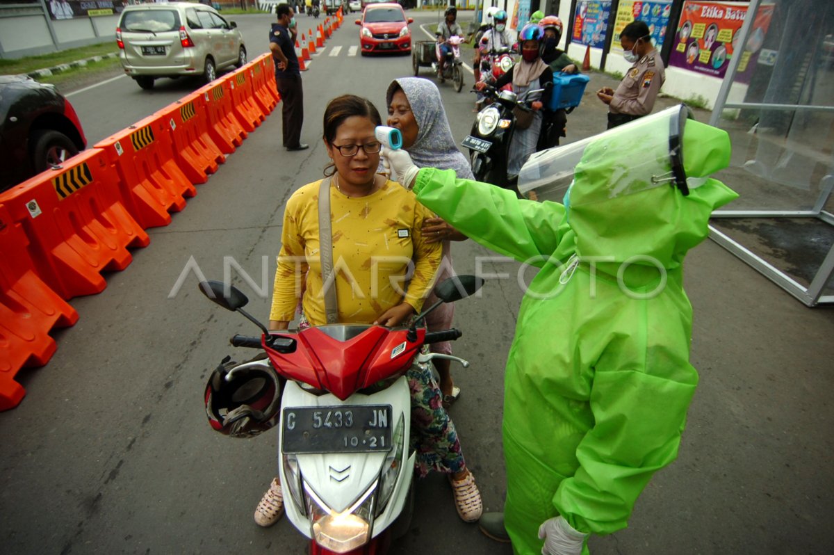 PEMERIKSAAN KESEHATAN DI PINTU MASUK KOTA TEGAL ANTARA Foto