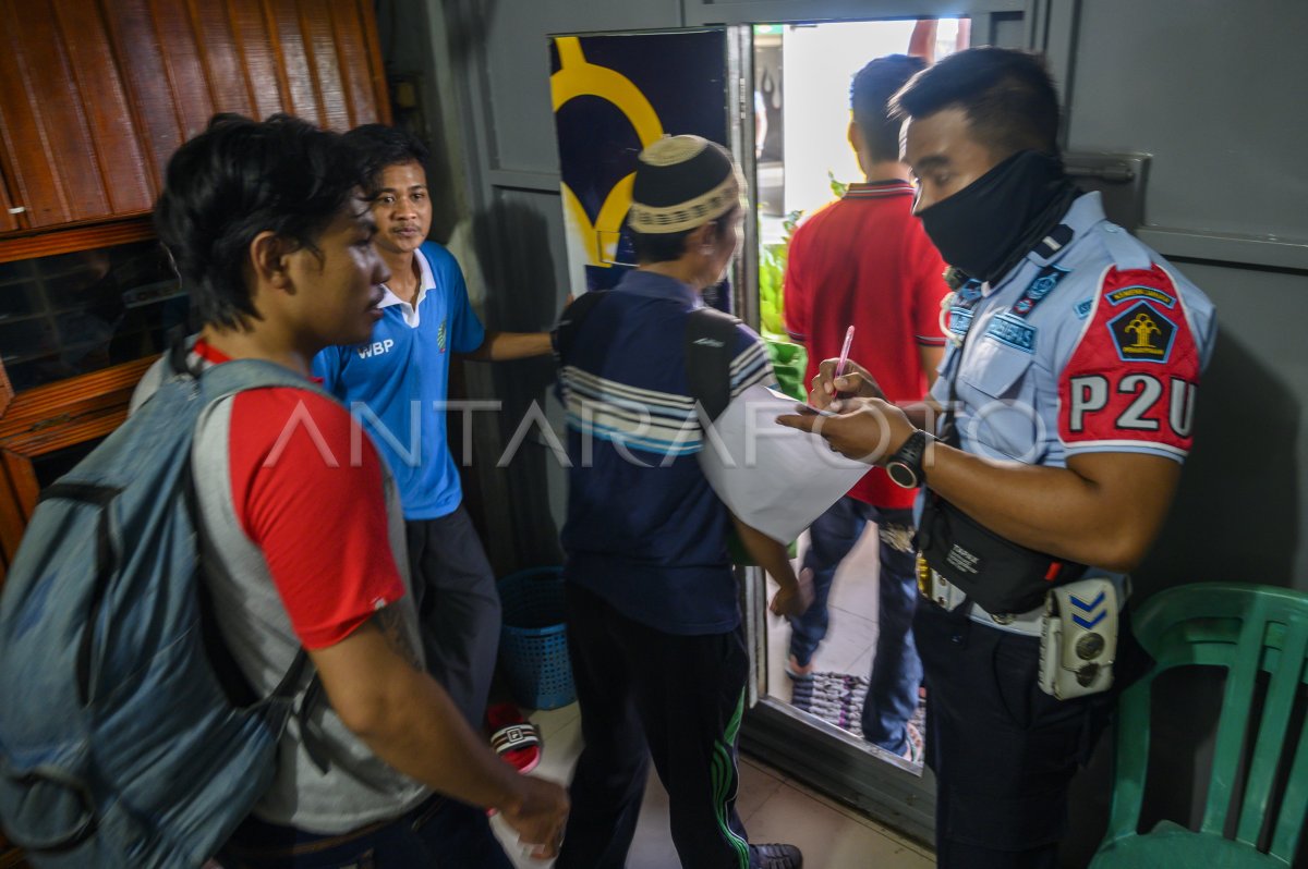 Asimilasi Tahanan Di Rumah Antara Foto