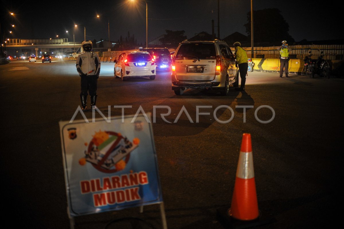 Pemeriksaan Kendaraan Di Gerbang Tol Cileunyi Antara Foto